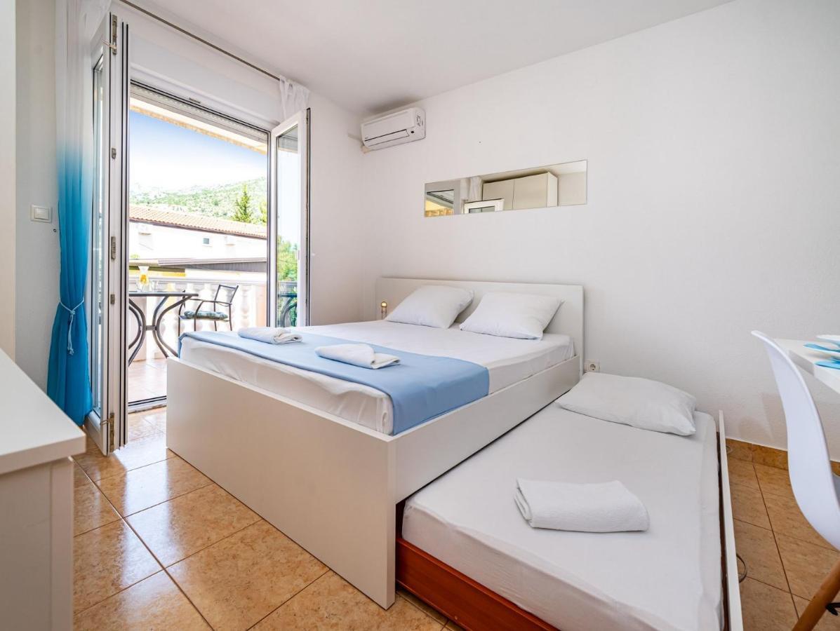Apartments Prkacin Starigrad Paklenica Bagian luar foto