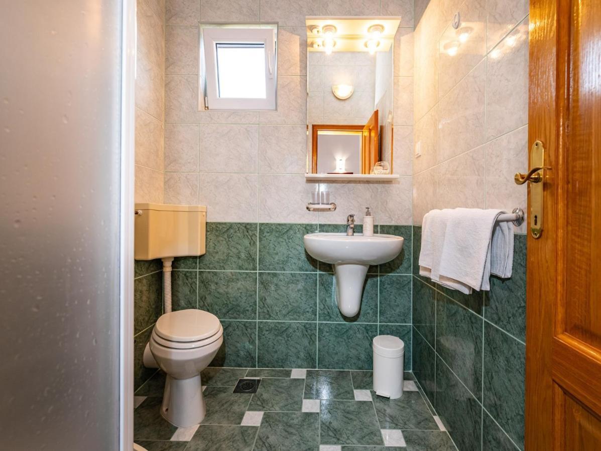 Apartments Prkacin Starigrad Paklenica Bagian luar foto