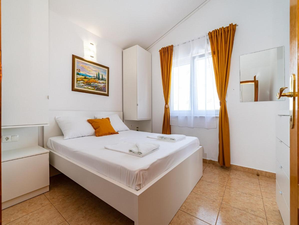 Apartments Prkacin Starigrad Paklenica Bagian luar foto
