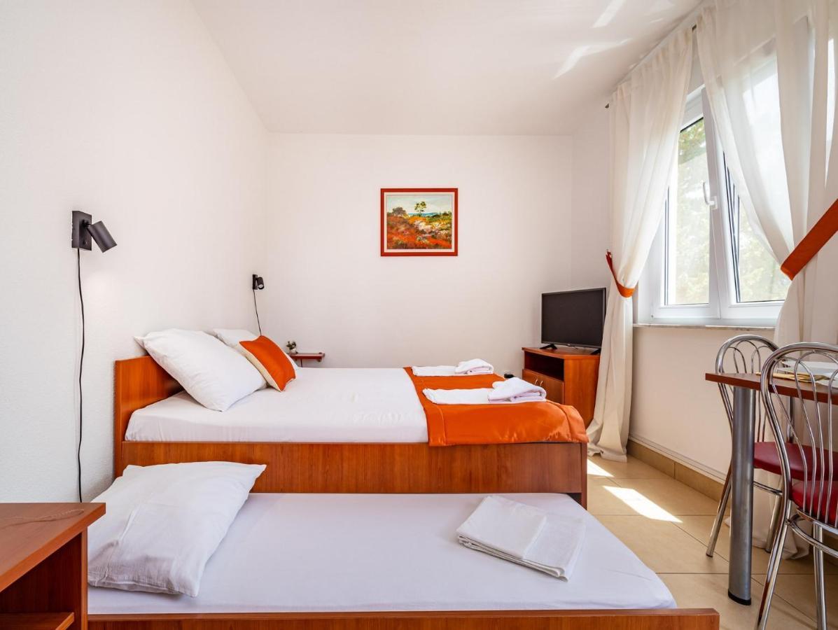 Apartments Prkacin Starigrad Paklenica Bagian luar foto